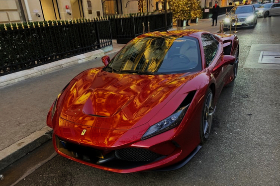 Ferrari rouge après le nettoyage complet